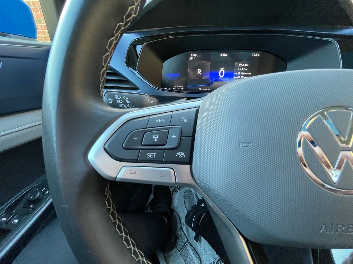 2024 Volkswagen Taos - Image 32