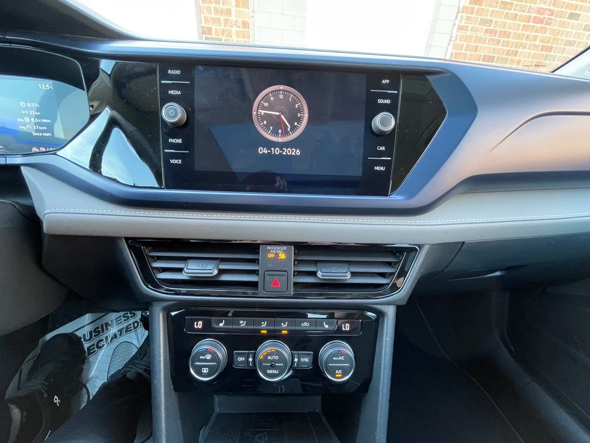 2024 Volkswagen Taos - Image 27