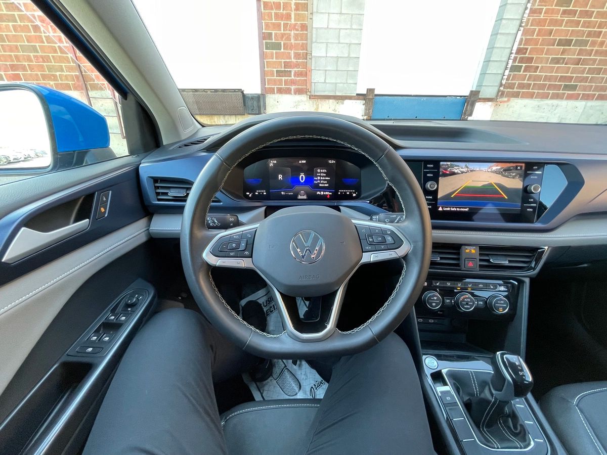 2024 Volkswagen Taos - Image 30
