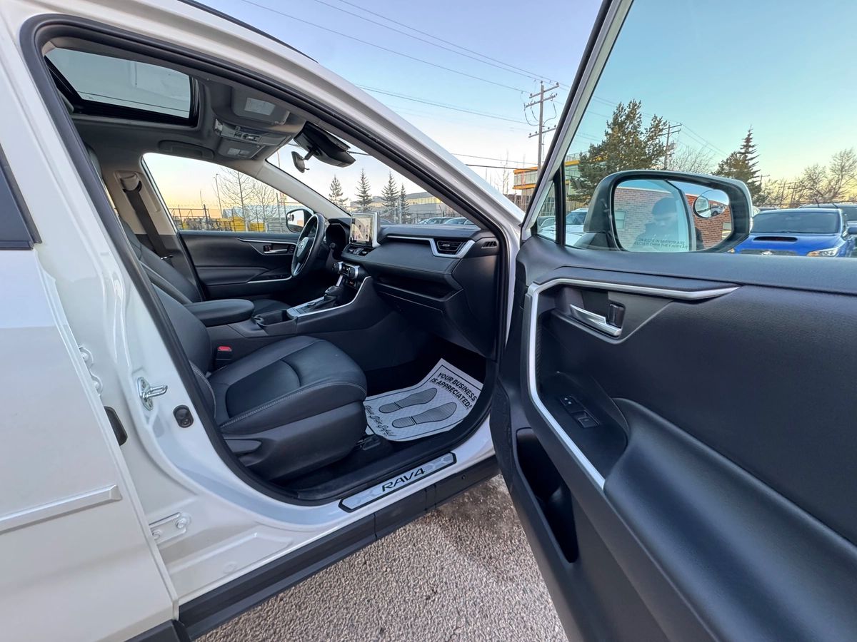 2023 Toyota RAV4 Hybrid - Image 24