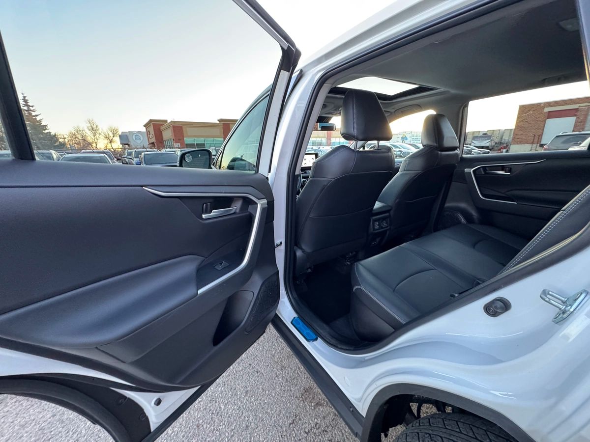 2023 Toyota RAV4 Hybrid - Image 15