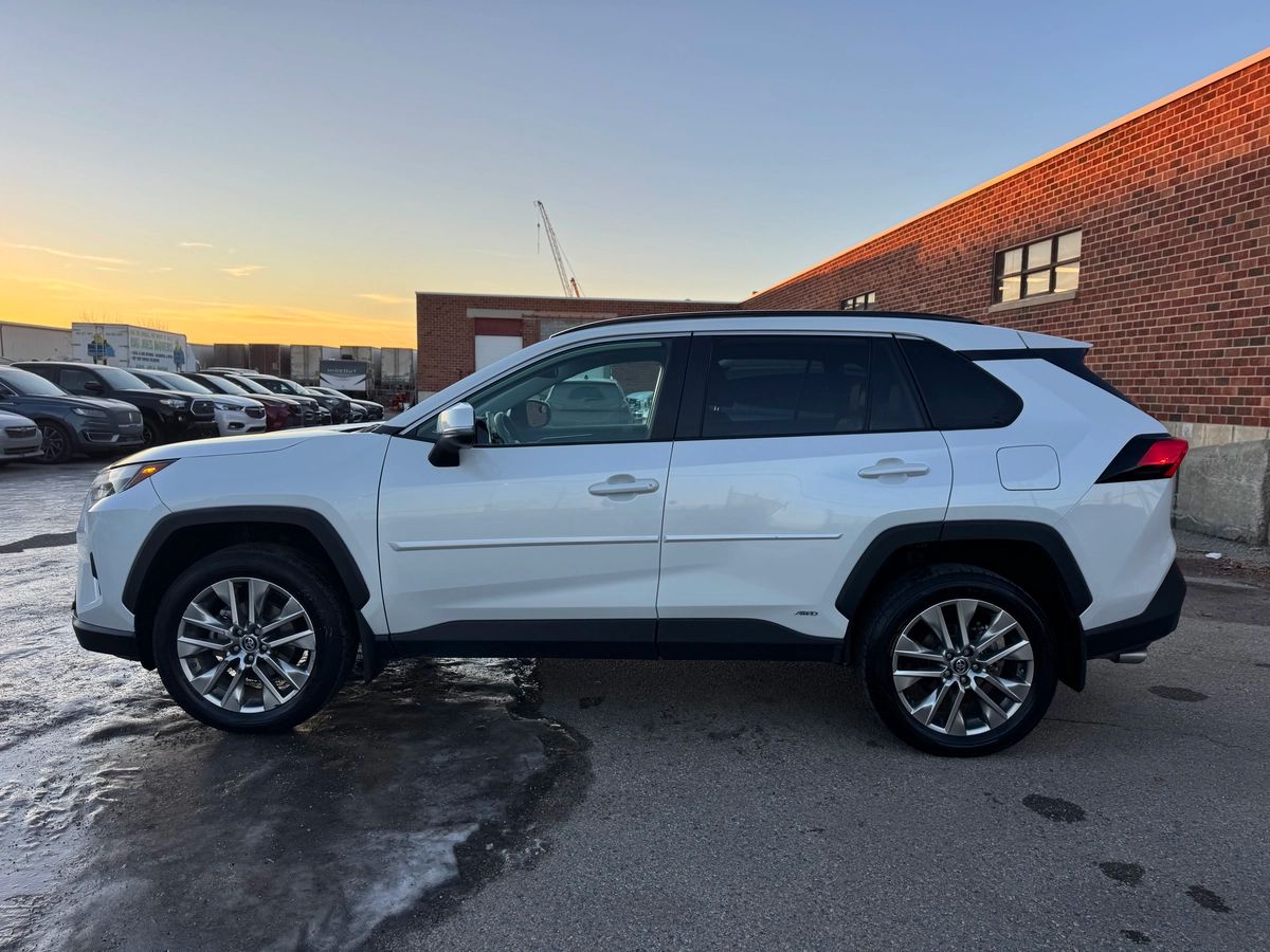 2023 Toyota RAV4 Hybrid - Image 8