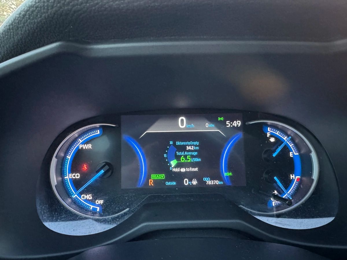 2023 Toyota RAV4 Hybrid - Image 32