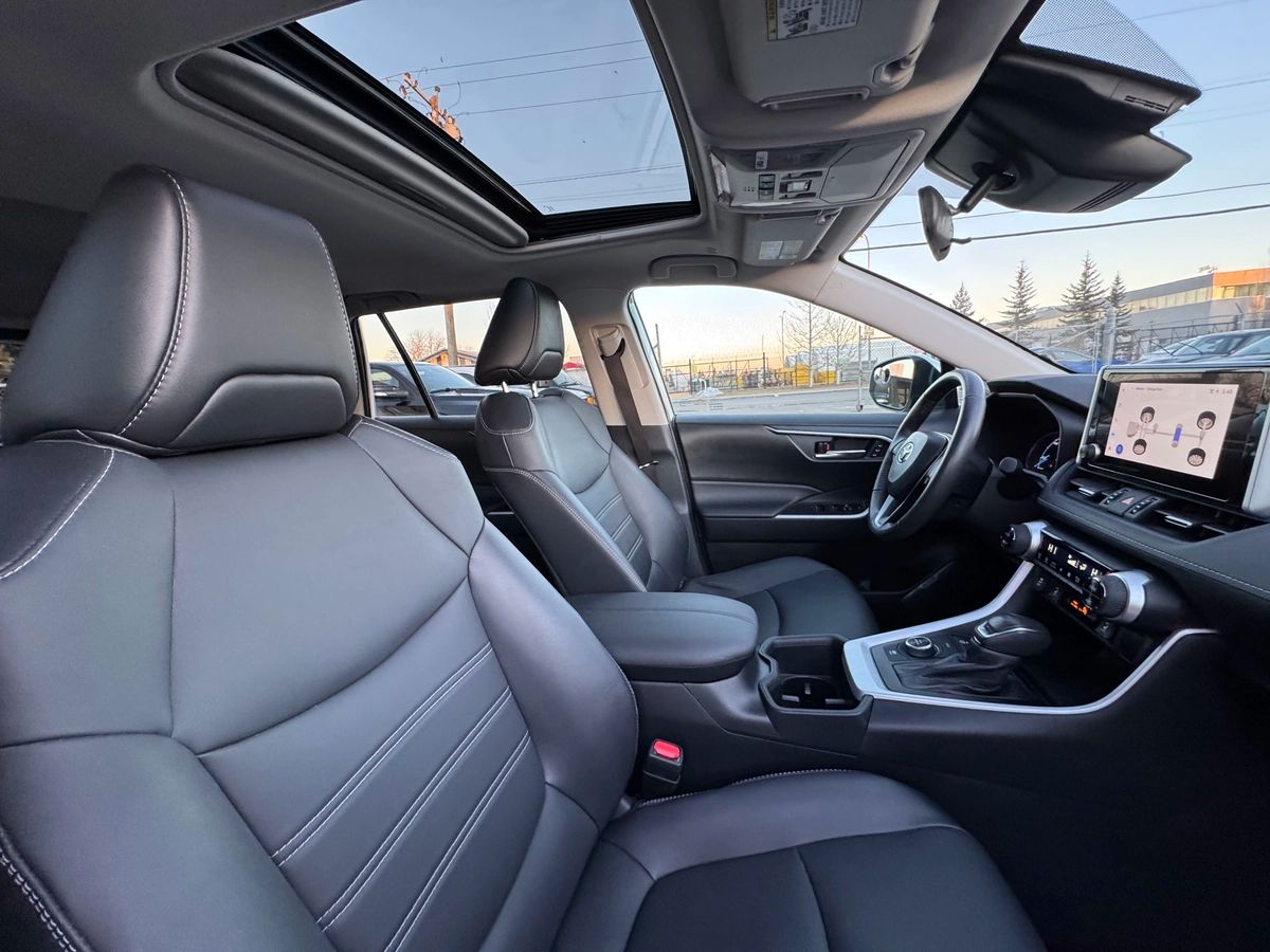 2023 Toyota RAV4 Hybrid - Image 23