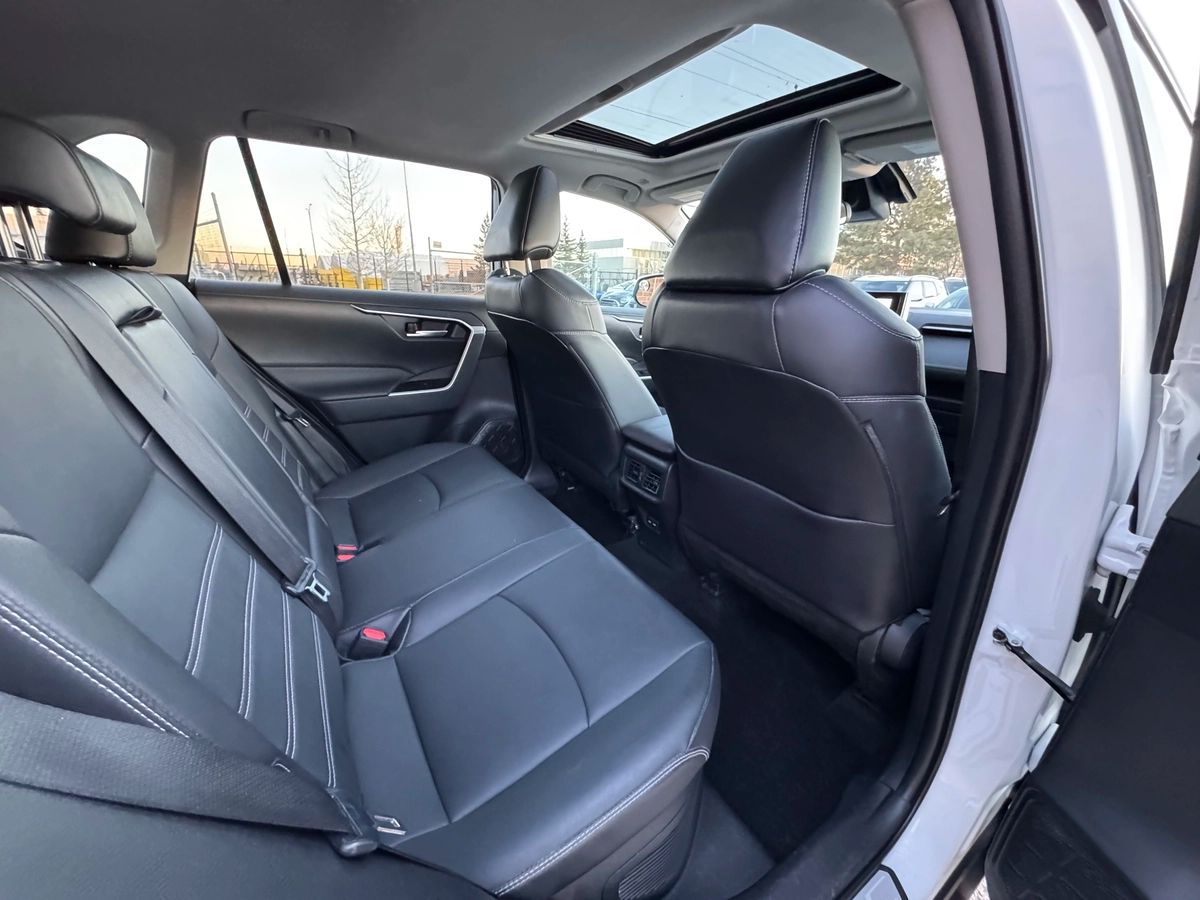 2023 Toyota RAV4 Hybrid - Image 20