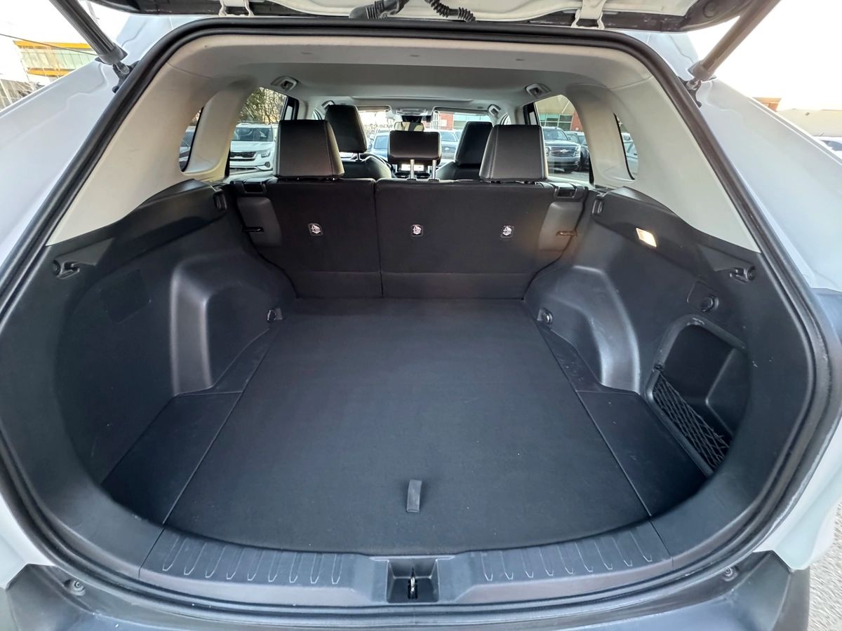 2023 Toyota RAV4 Hybrid - Image 18