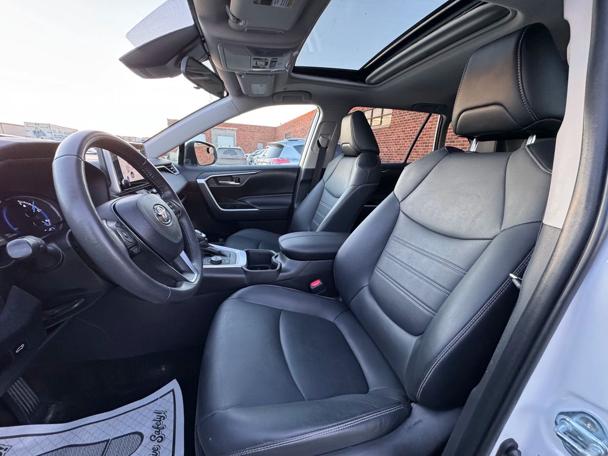 2023 Toyota RAV4 Hybrid - Image 12