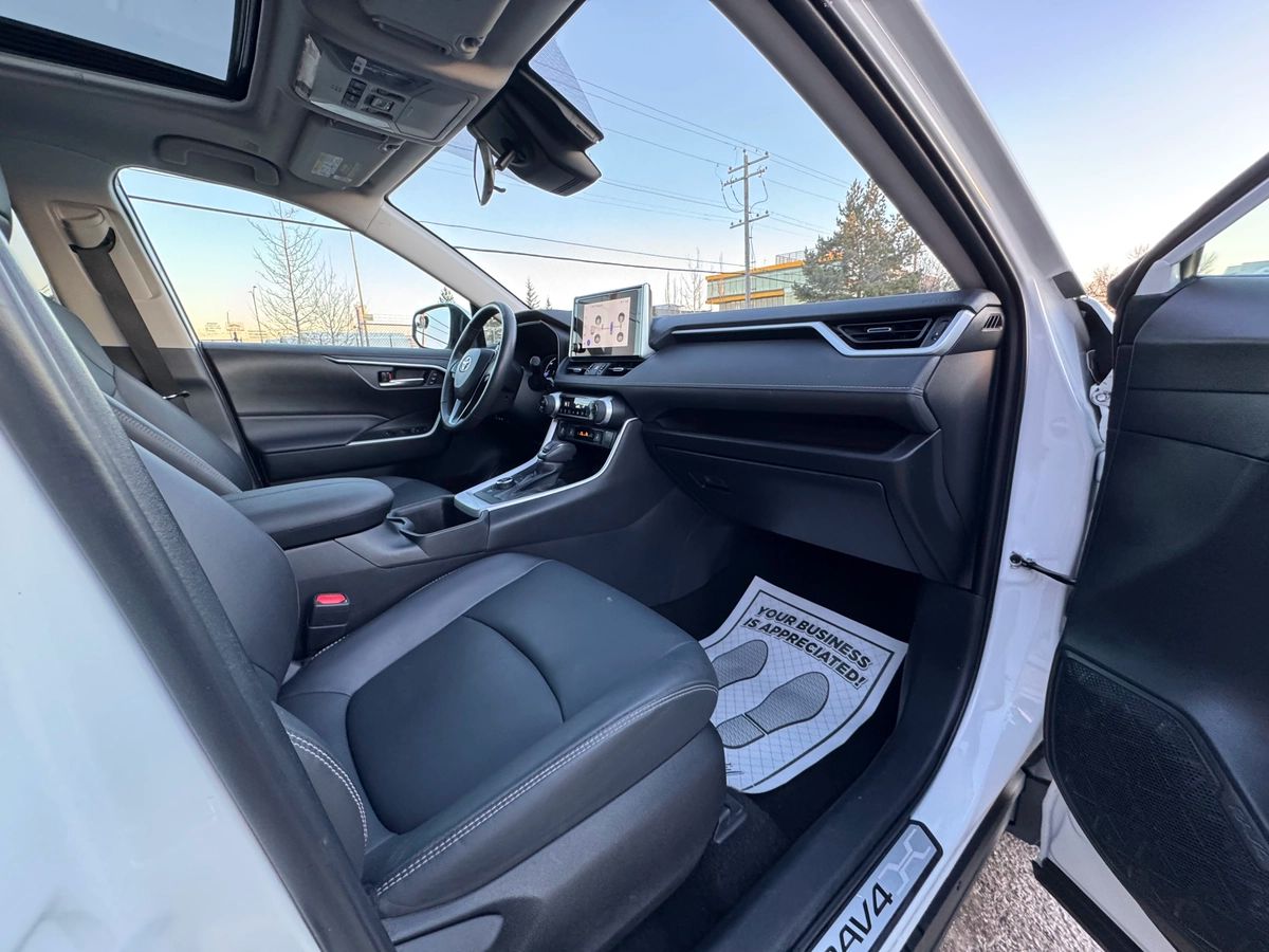 2023 Toyota RAV4 Hybrid - Image 22