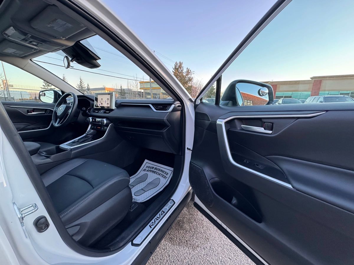 2023 Toyota RAV4 Hybrid - Image 21