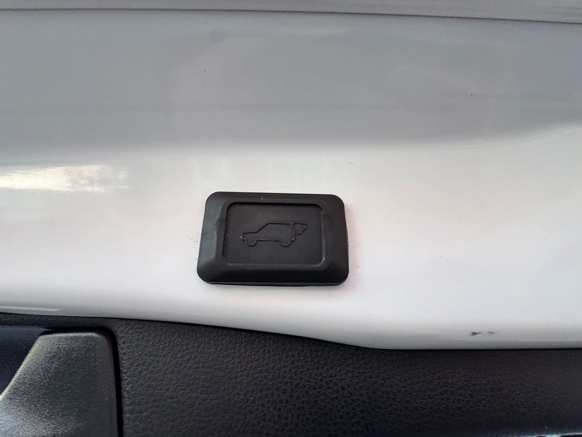 2023 Toyota RAV4 Hybrid - Image 17