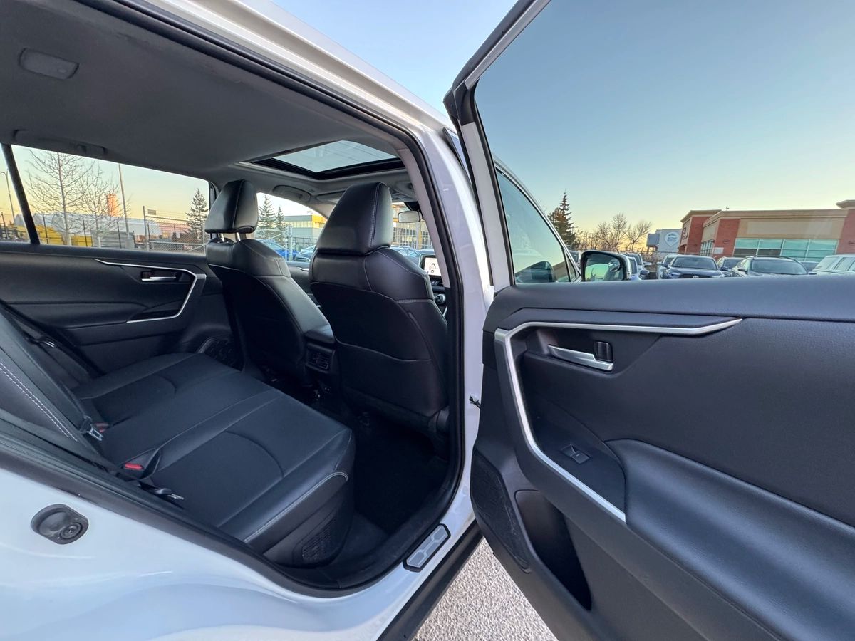 2023 Toyota RAV4 Hybrid - Image 19