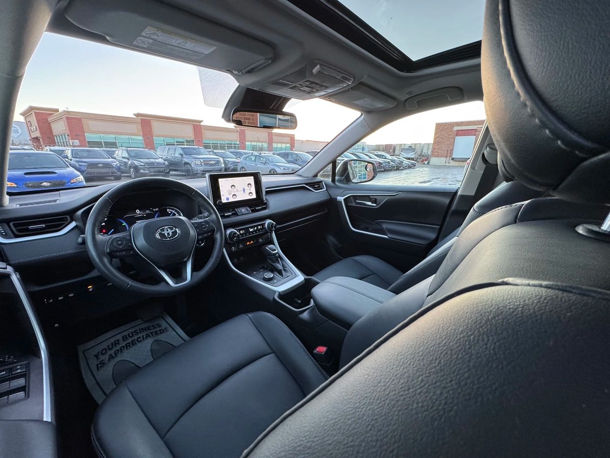 2023 Toyota RAV4 Hybrid - Image 16