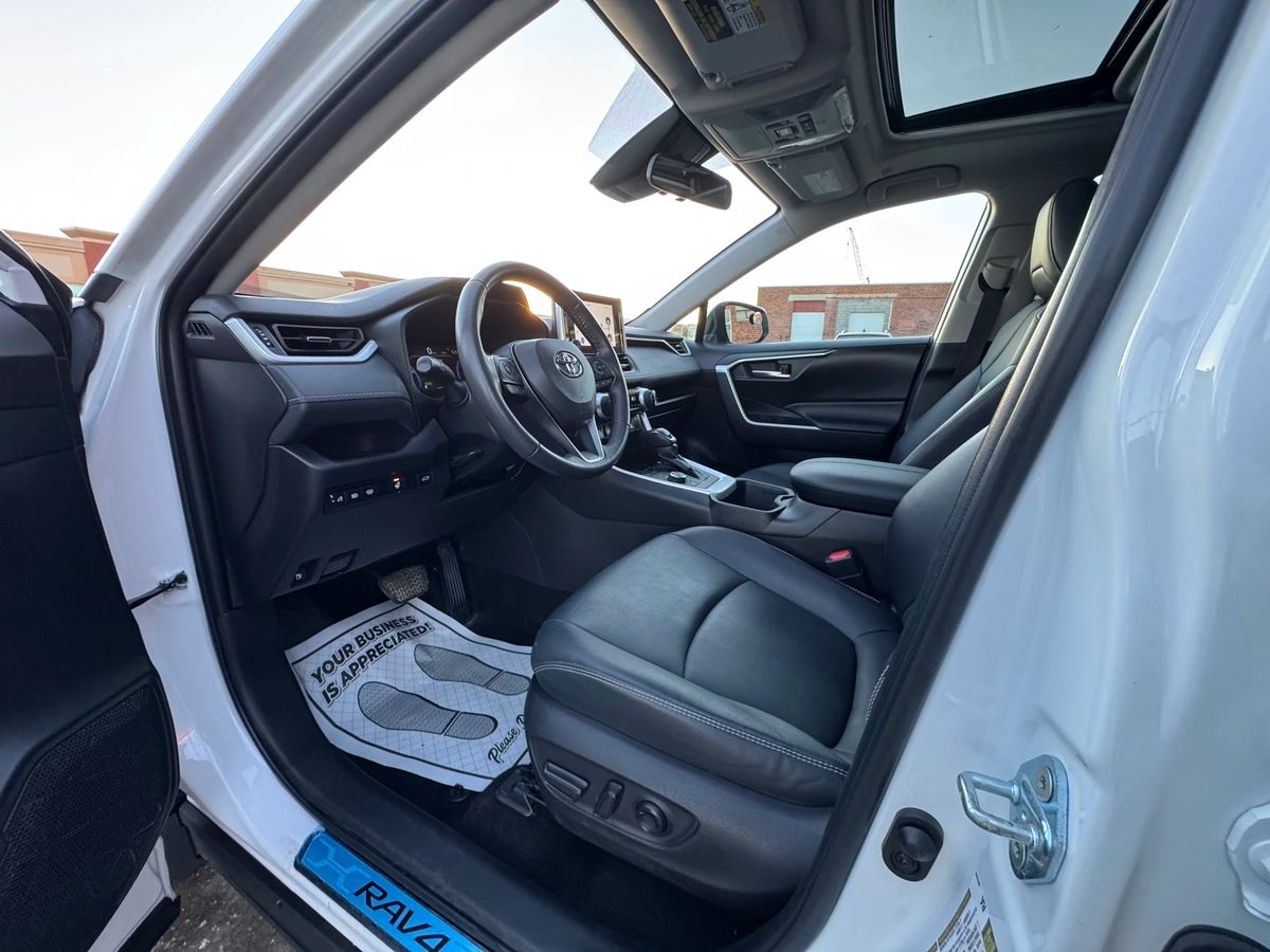 2023 Toyota RAV4 Hybrid - Image 10