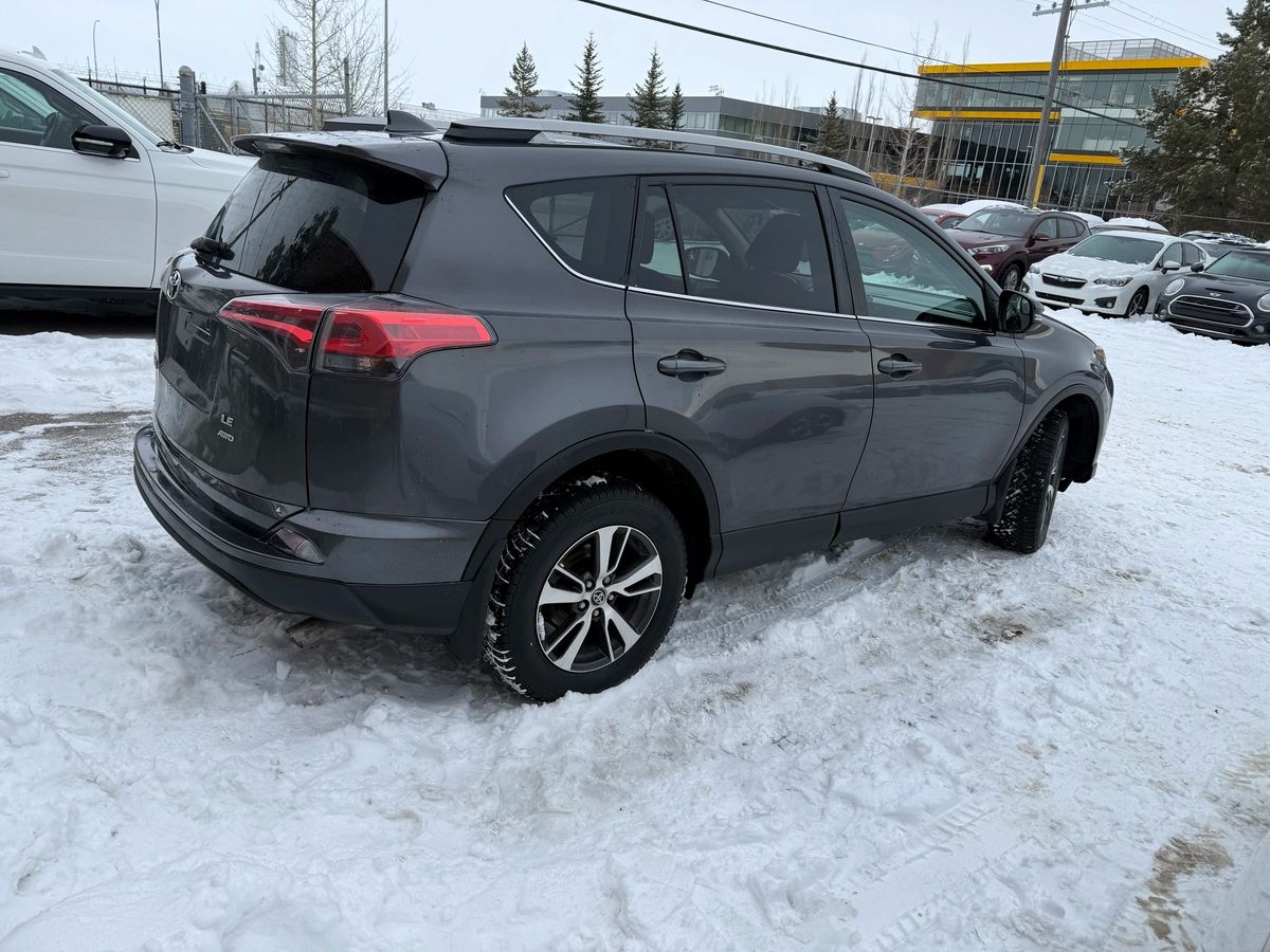 2018 Toyota RAV4 - Image 6