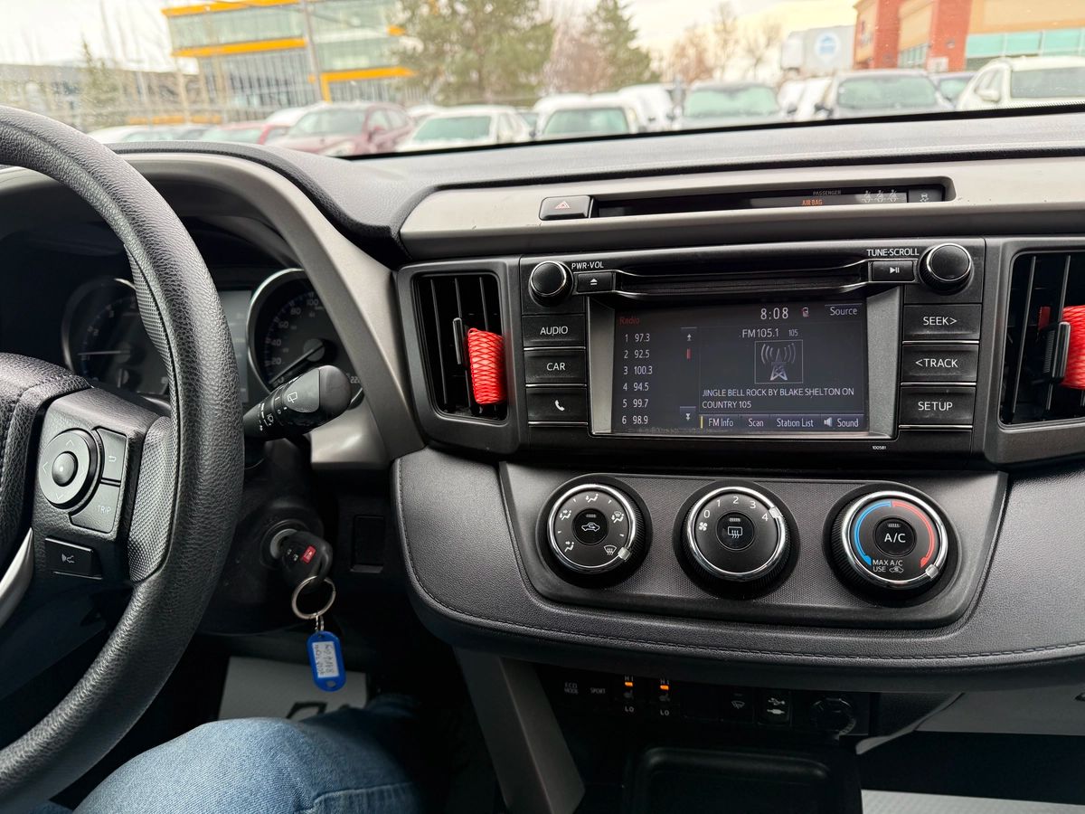 2018 Toyota RAV4 - Image 24