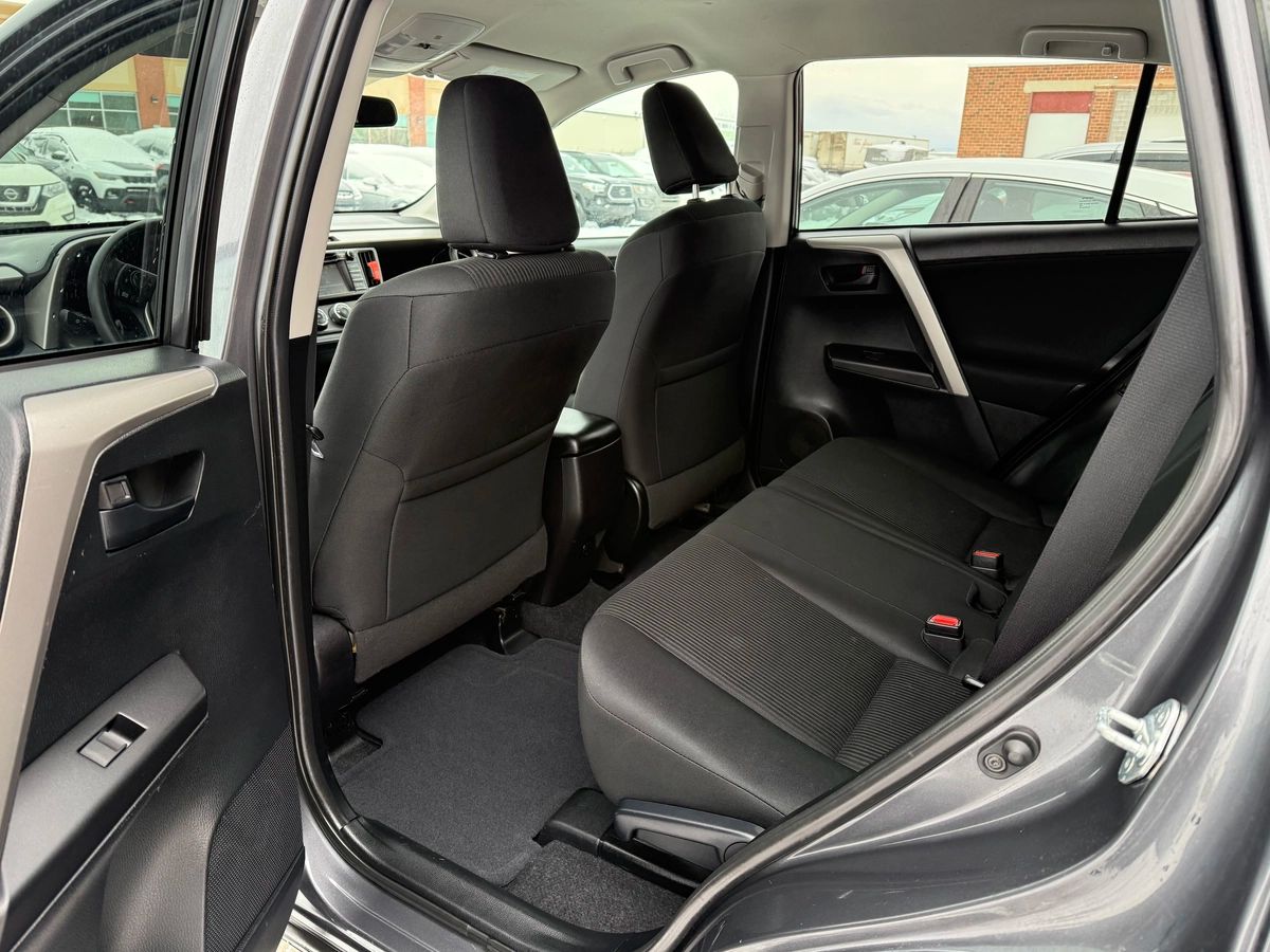 2018 Toyota RAV4 - Image 14