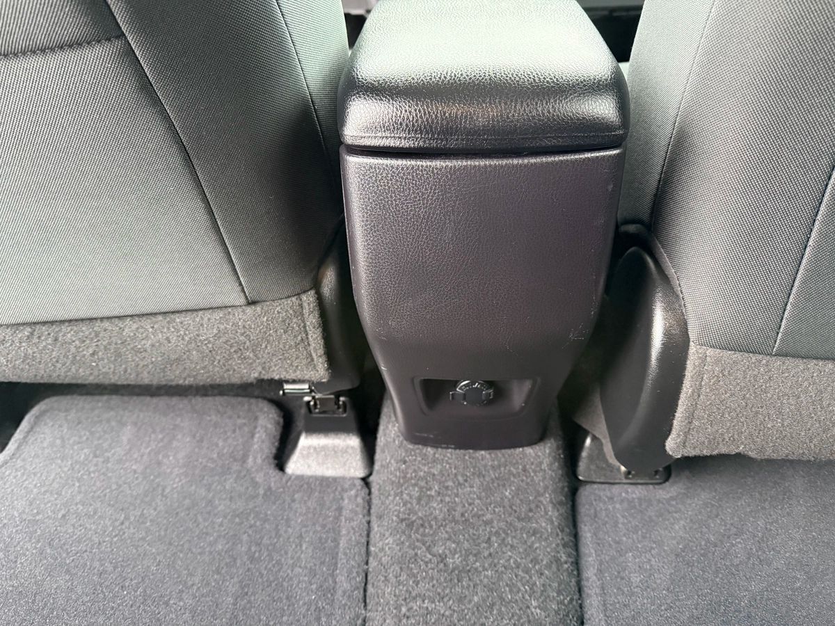 2018 Toyota RAV4 - Image 16