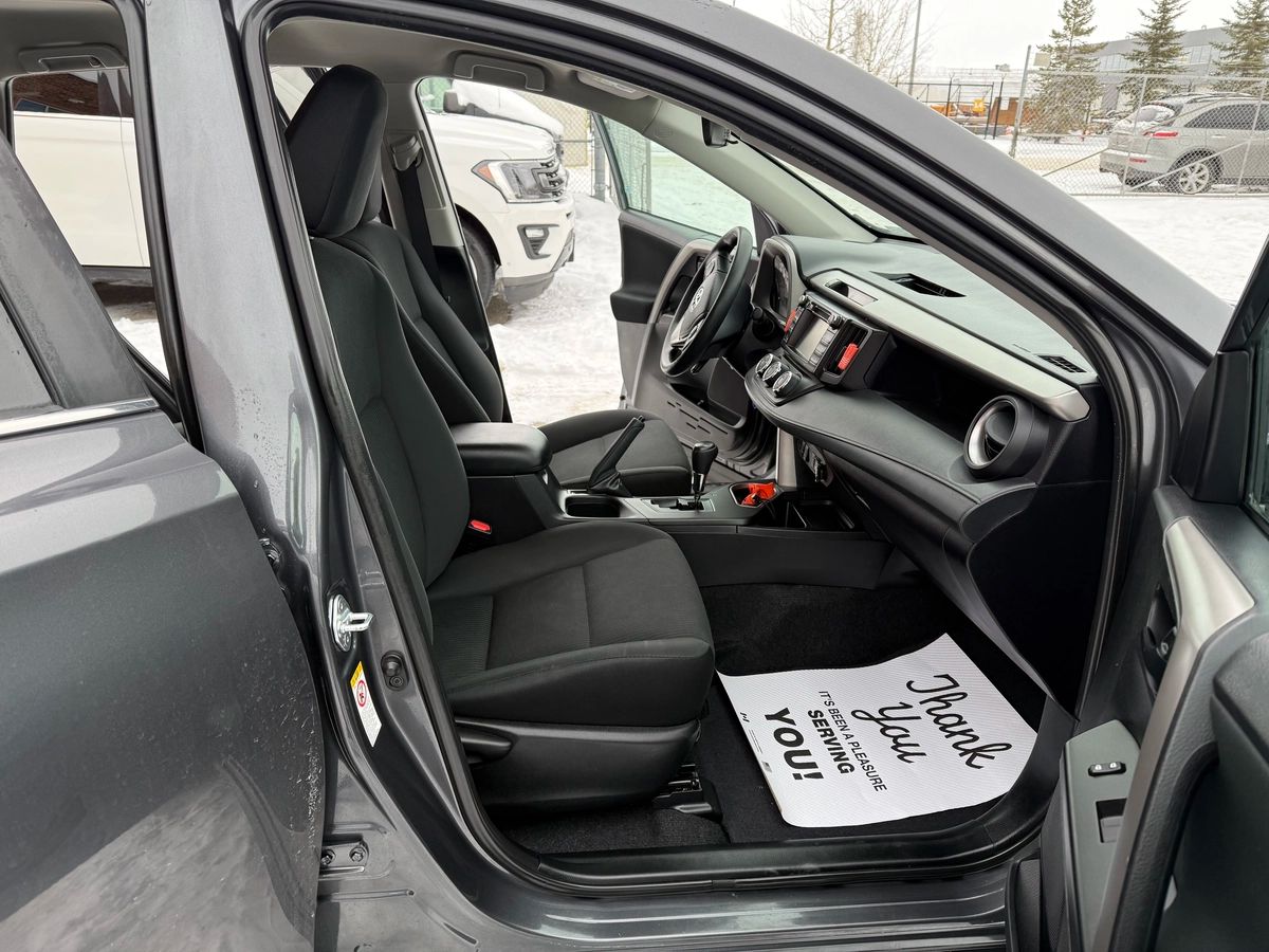 2018 Toyota RAV4 - Image 12