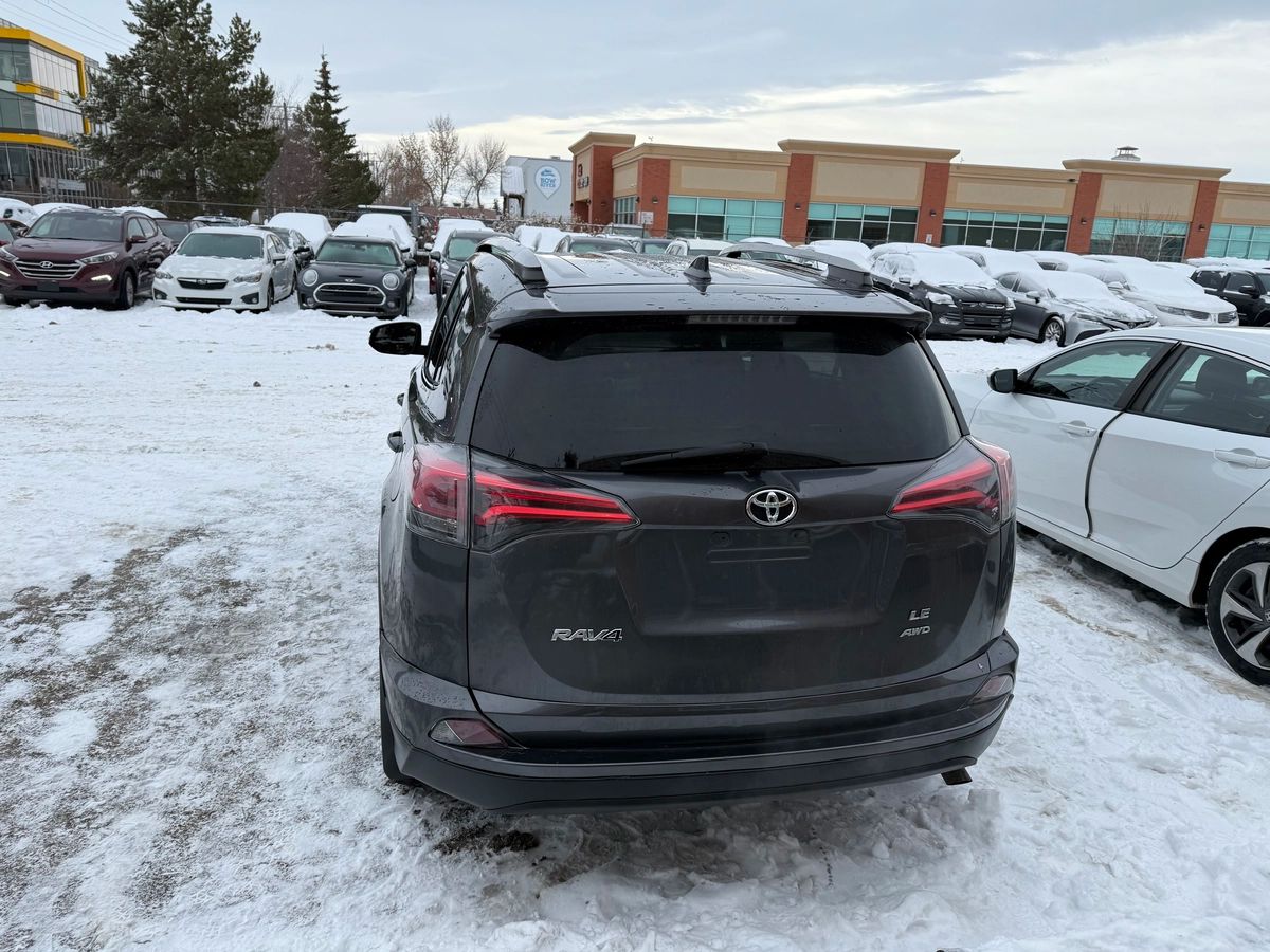 2018 Toyota RAV4 - Image 7