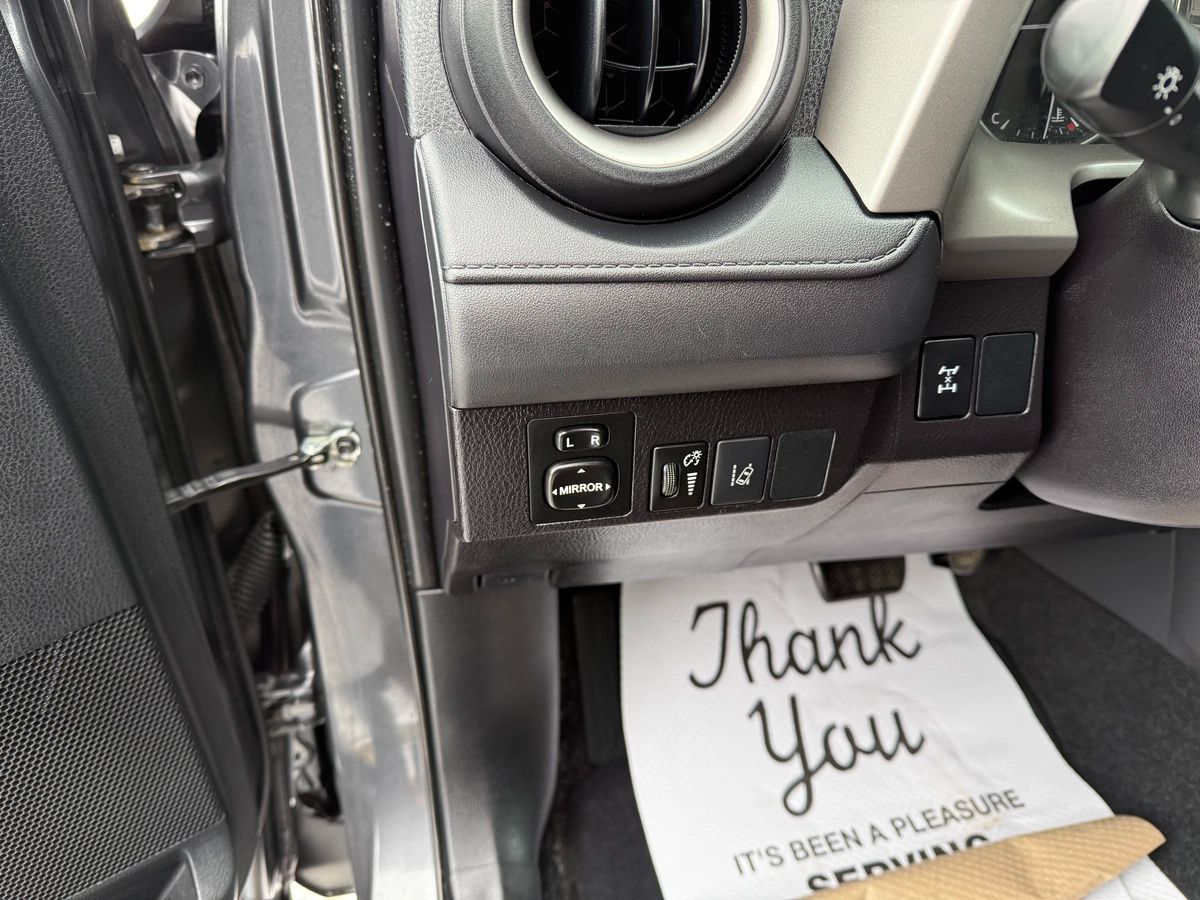 2018 Toyota RAV4 - Image 19