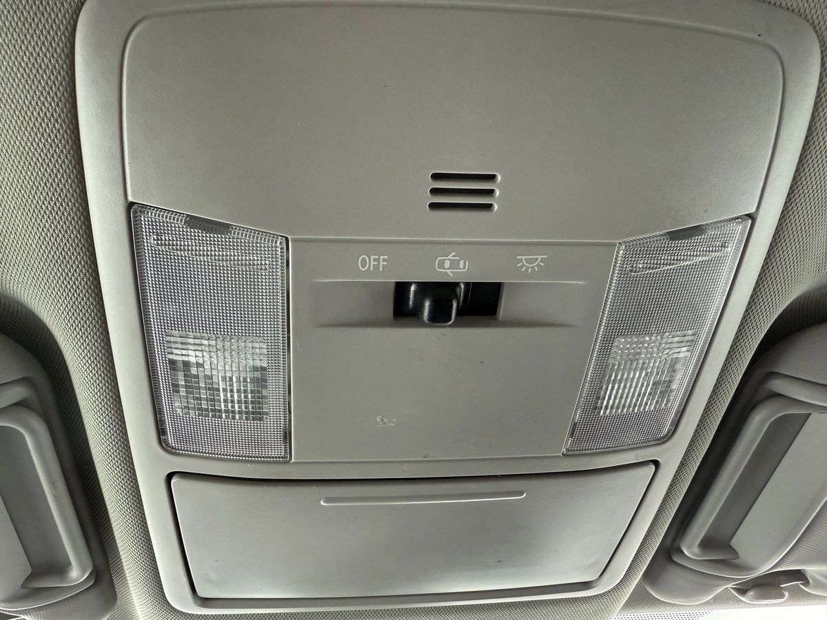 2018 Toyota RAV4 - Image 25