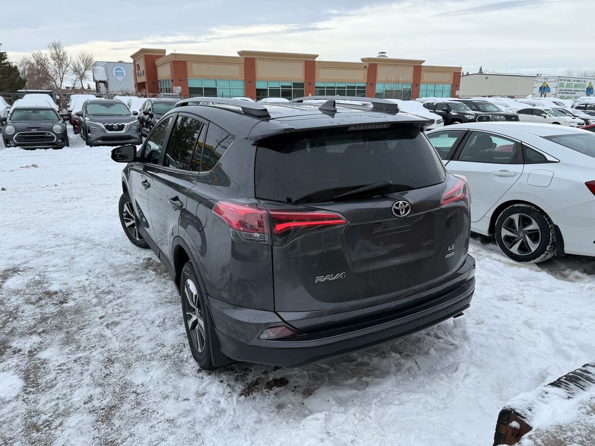 2018 Toyota RAV4 - Image 8