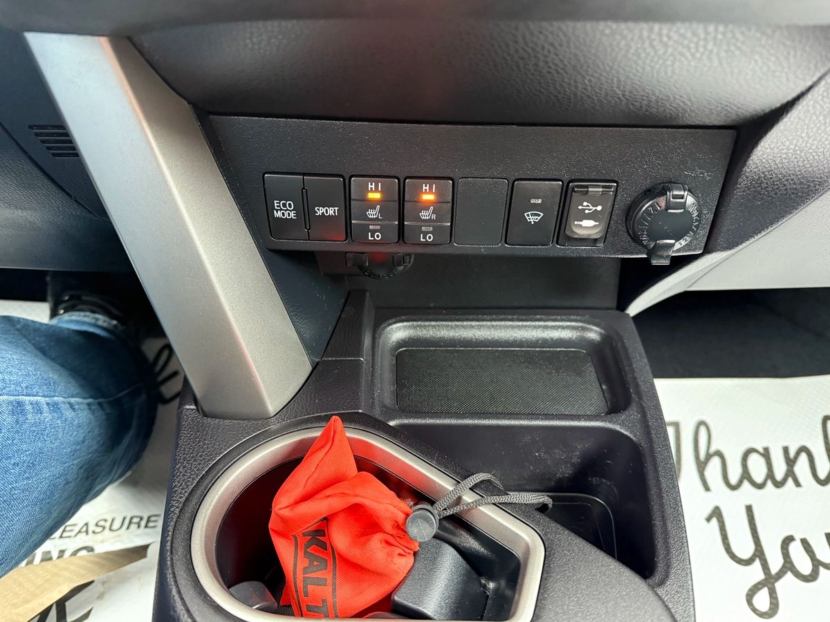 2018 Toyota RAV4 - Image 29