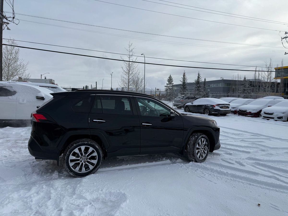 2021 Toyota RAV4 - Image 5