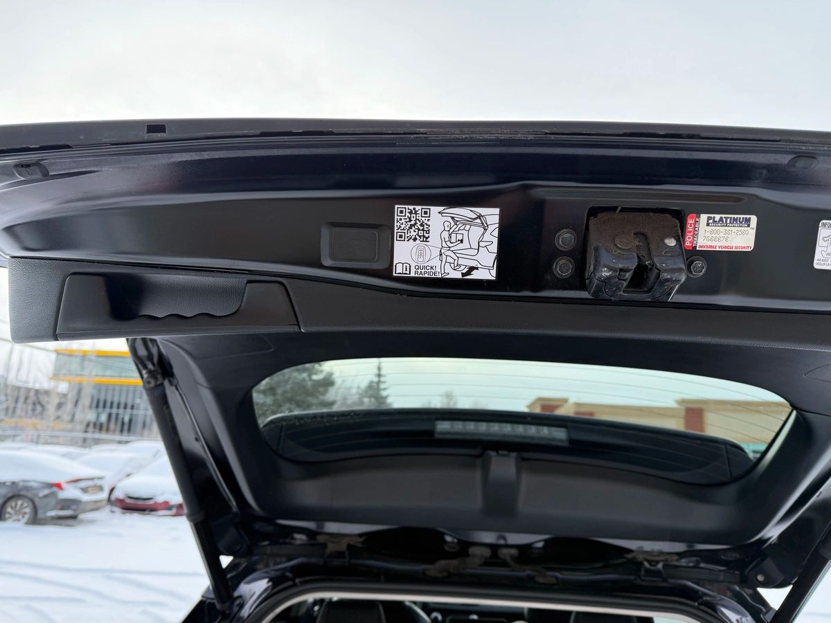 2021 Toyota RAV4 - Image 12