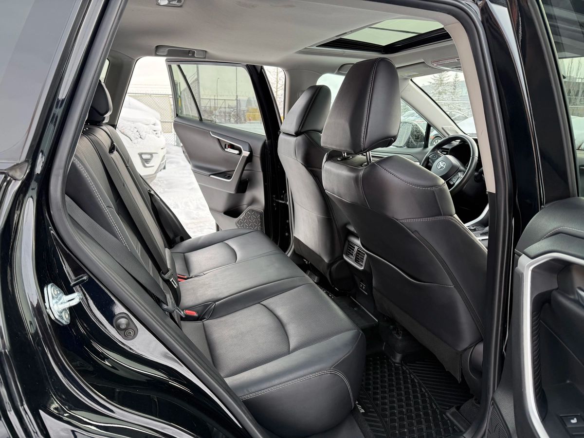 2021 Toyota RAV4 - Image 13