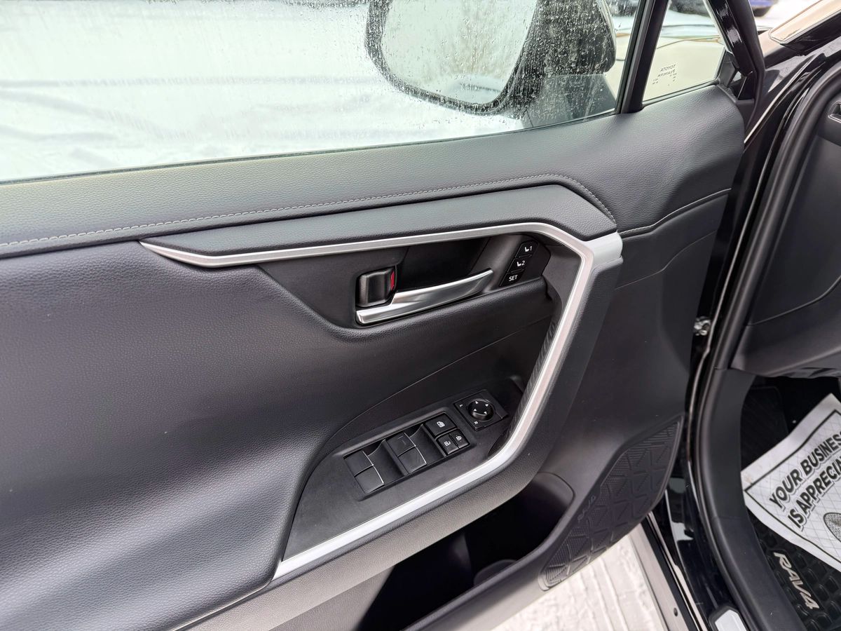 2021 Toyota RAV4 - Image 20