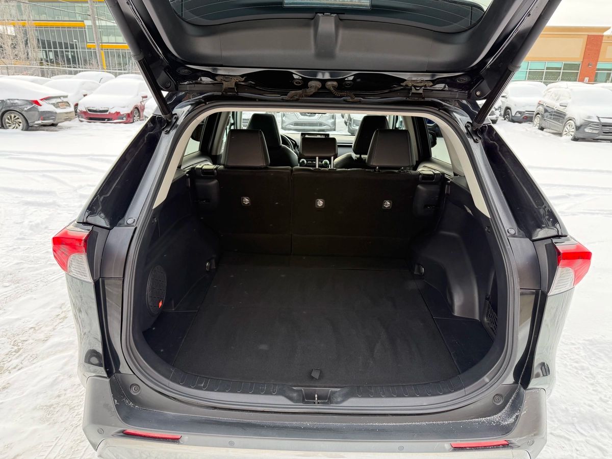 2021 Toyota RAV4 - Image 11