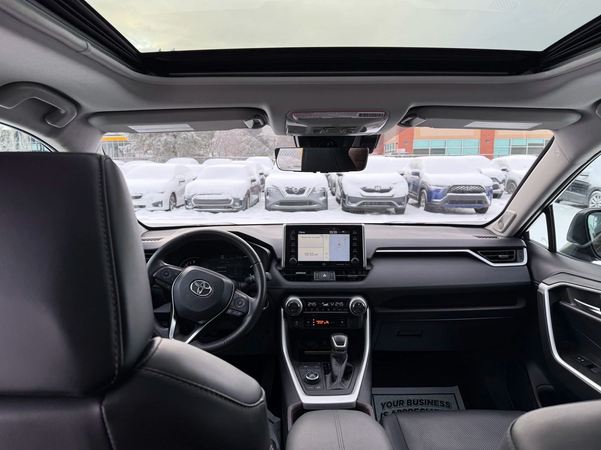 2021 Toyota RAV4 - Image 17