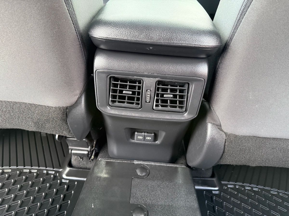 2023 Toyota RAV4 - Image 16