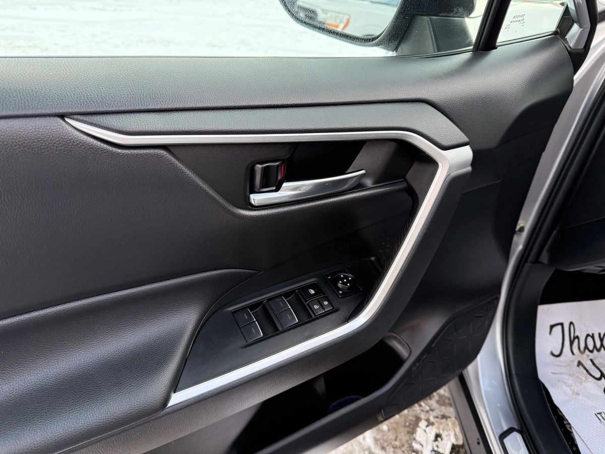 2023 Toyota RAV4 - Image 19