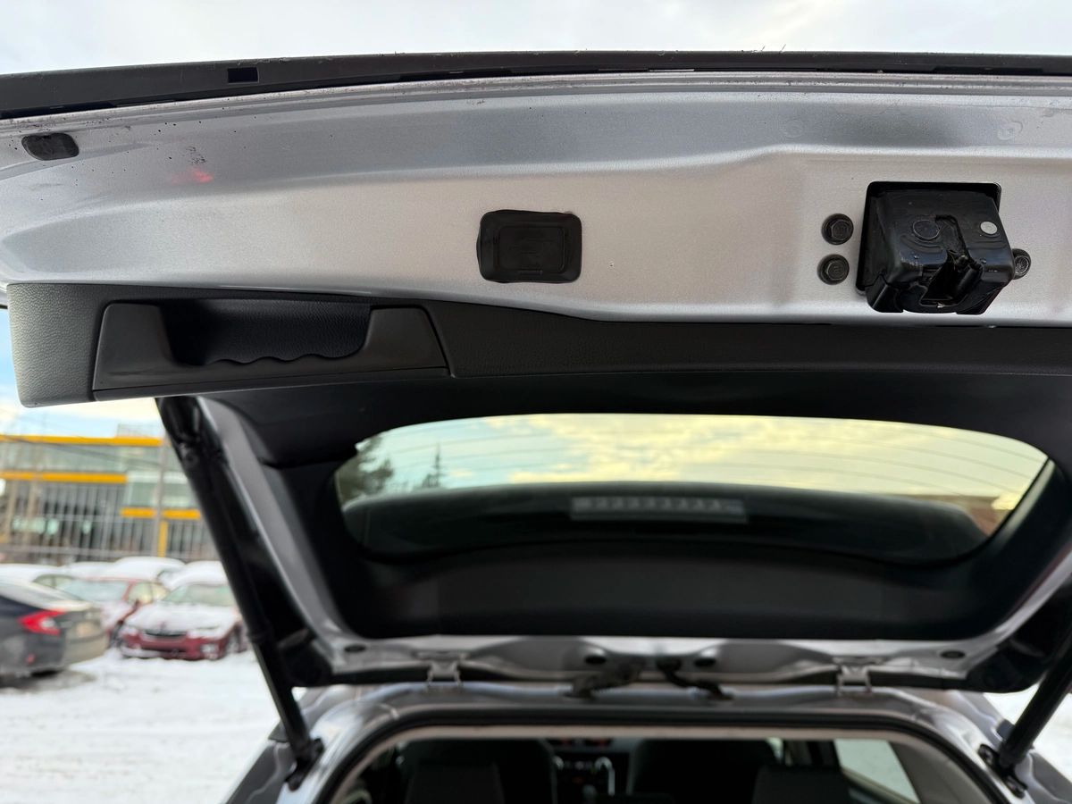 2023 Toyota RAV4 - Image 12