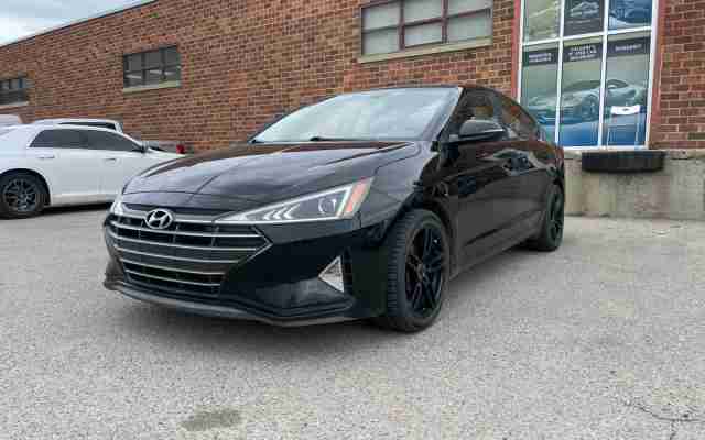 2020 Hyundai Elantra Limited - Request more images