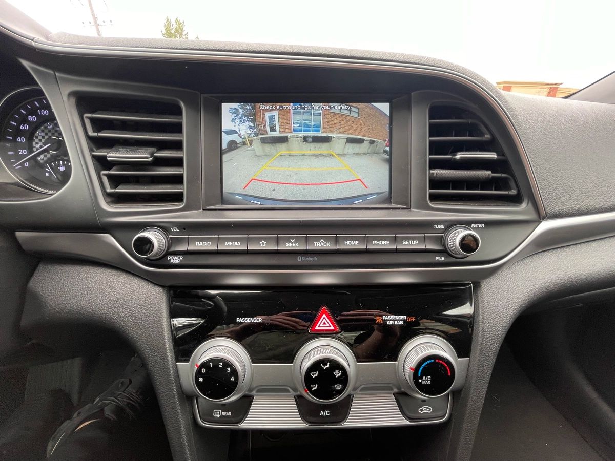 2020 Hyundai Elantra - Image 21