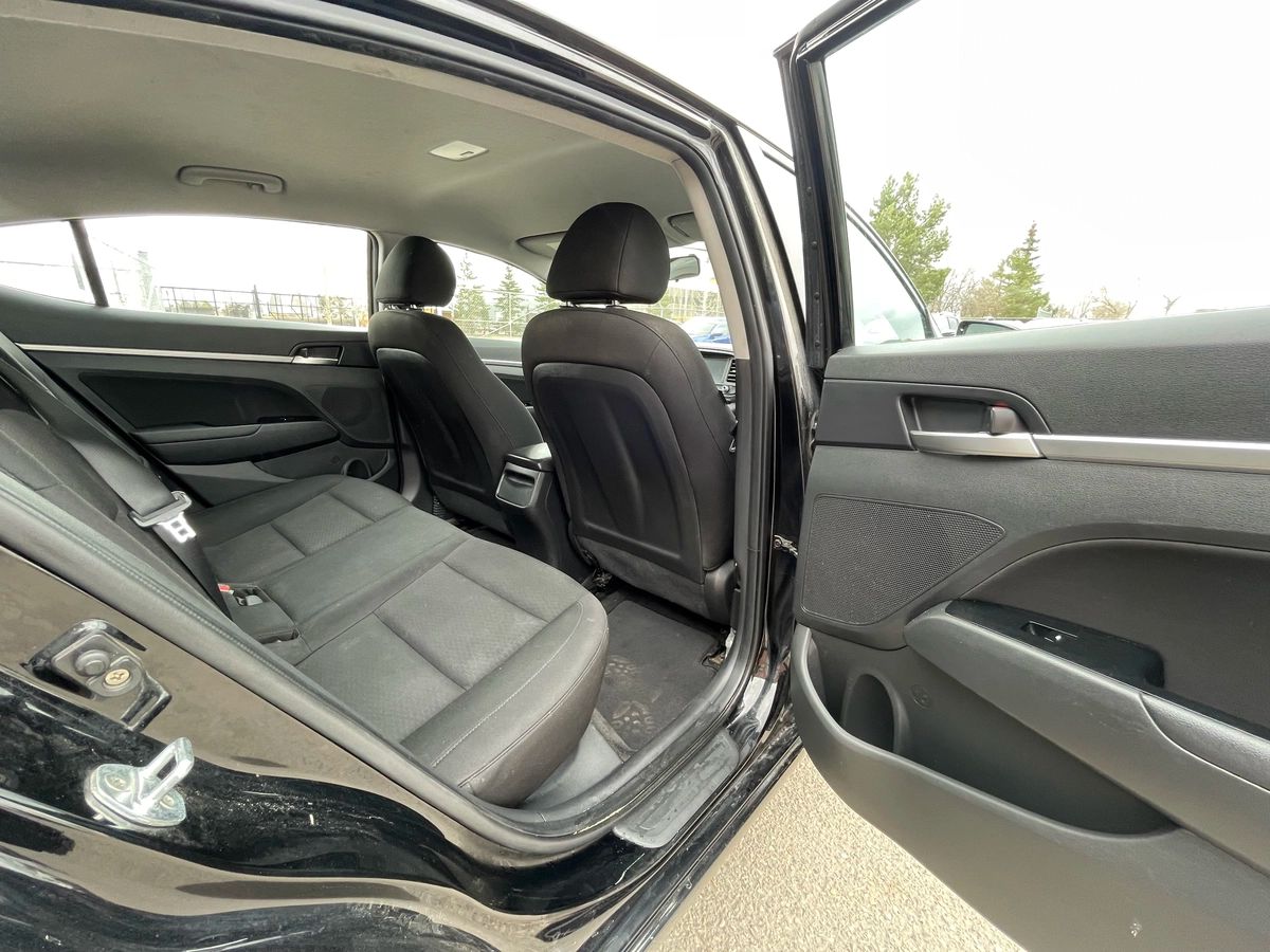 2020 Hyundai Elantra - Image 16