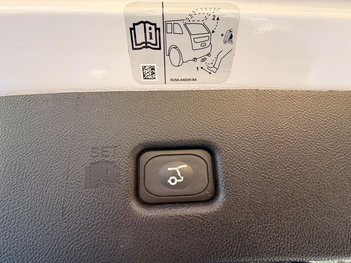 2017 Lincoln MKX - Image 23