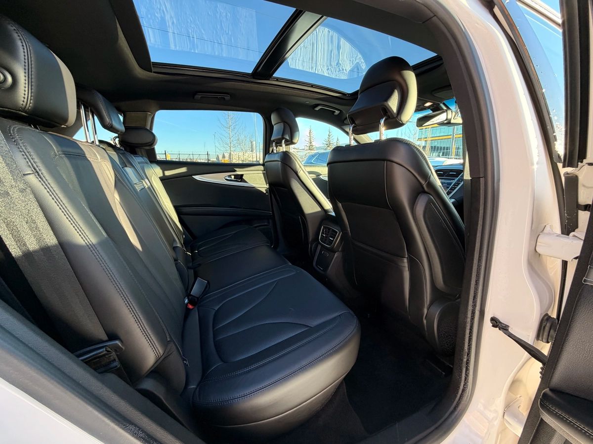 2017 Lincoln MKX - Image 25