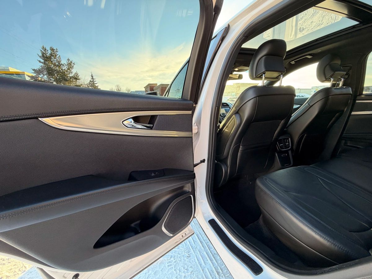 2017 Lincoln MKX - Image 20