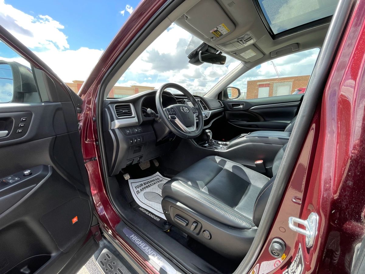 2019 Toyota Highlander Hybrid - Image 11