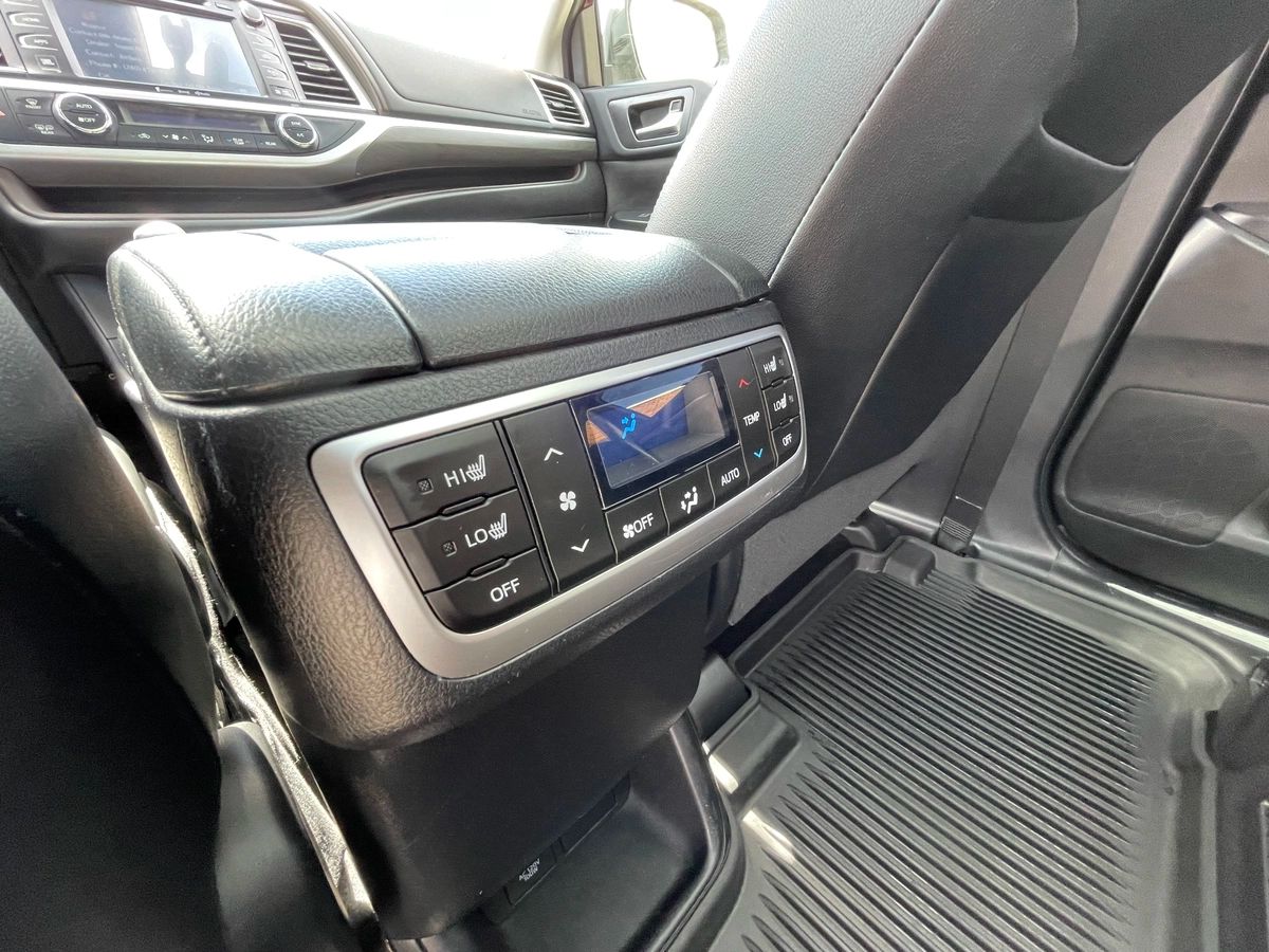 2019 Toyota Highlander Hybrid - Image 19
