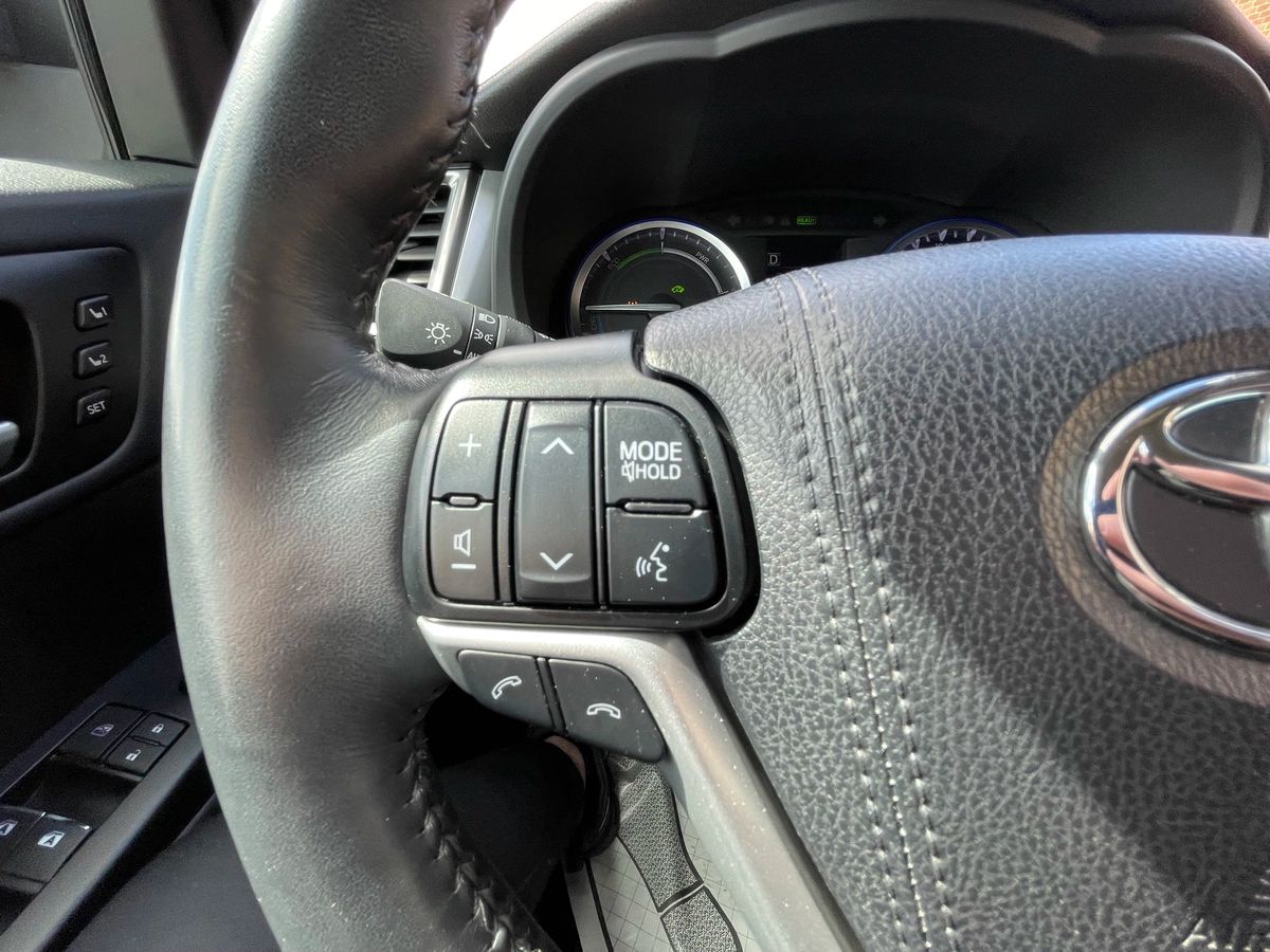 2019 Toyota Highlander Hybrid - Image 38