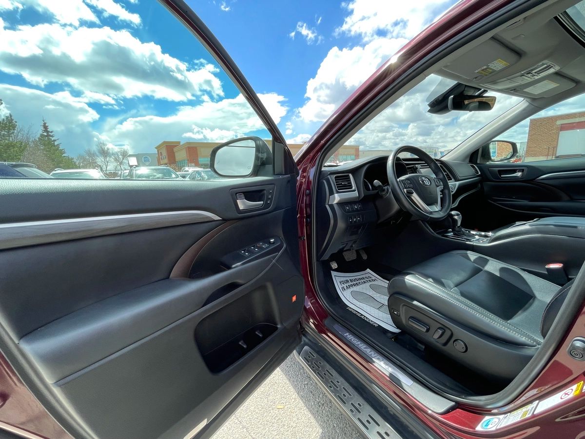 2019 Toyota Highlander Hybrid - Image 13