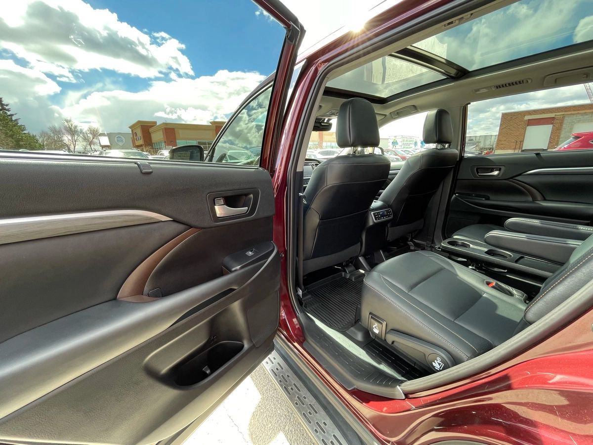 2019 Toyota Highlander Hybrid - Image 17