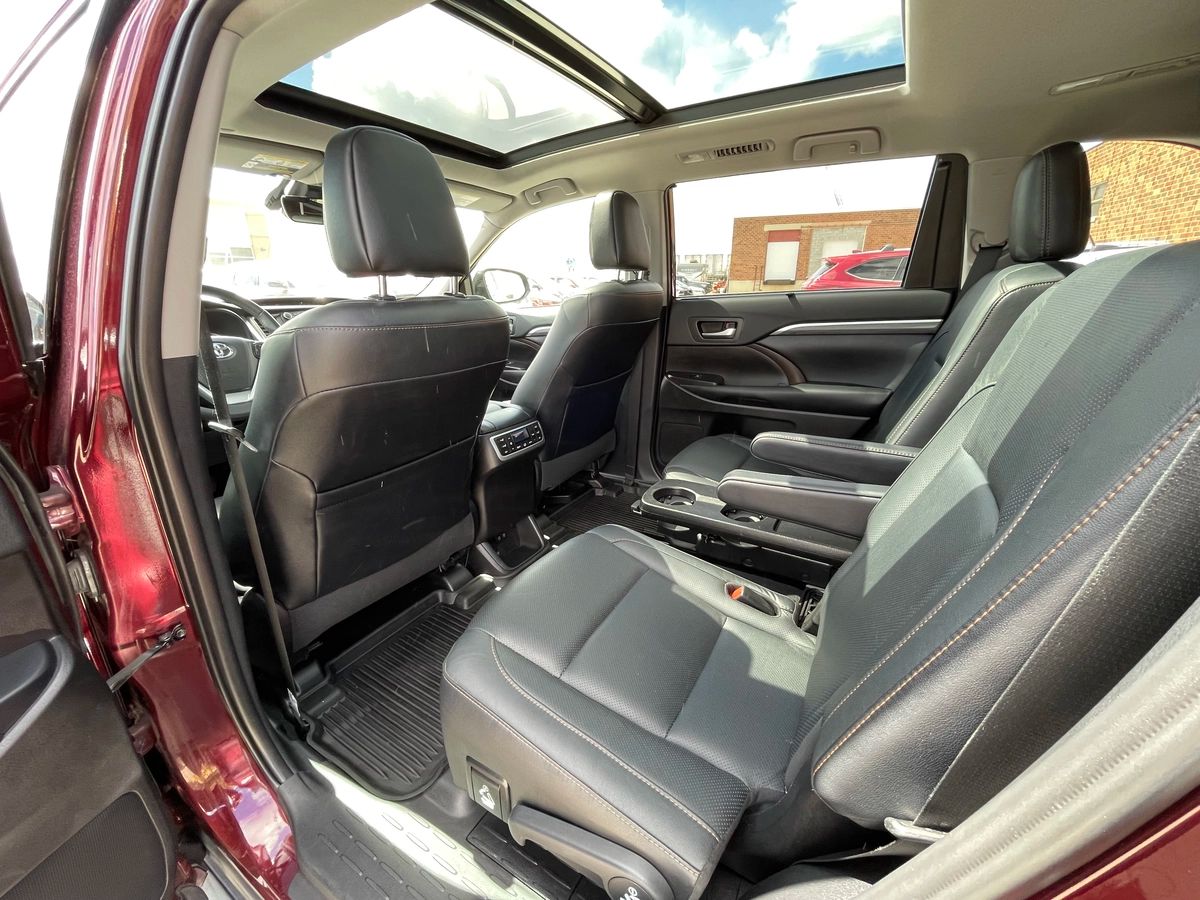 2019 Toyota Highlander Hybrid - Image 16