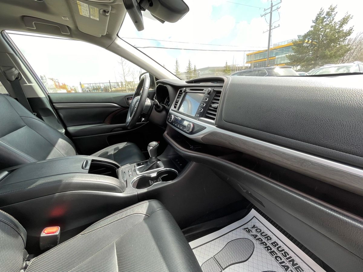 2019 Toyota Highlander Hybrid - Image 32