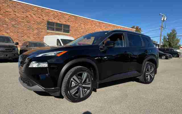 2022 Nissan Rogue SV - Request more images